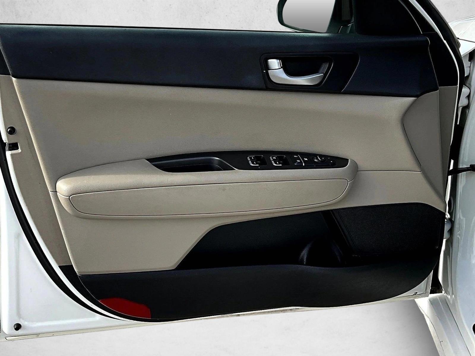 2016 Kia Optima LX - Photo 17