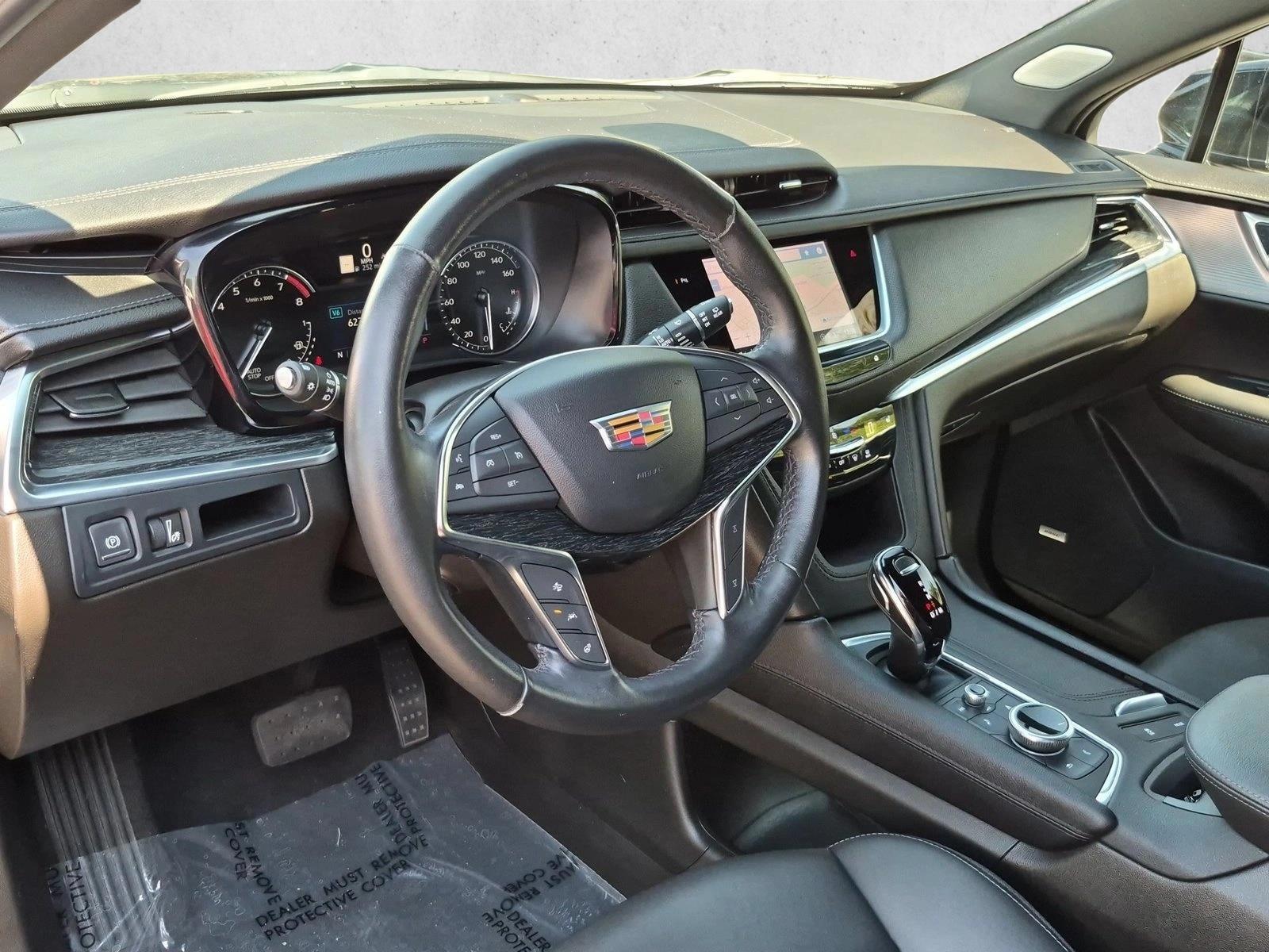 Thumbnail: 2023 Cadillac XT5 - 3