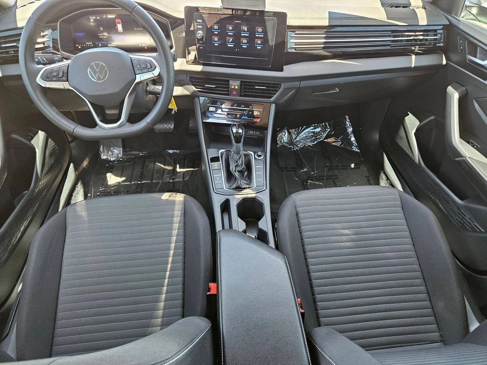 Thumbnail: 2025 Volkswagen Jetta - 4