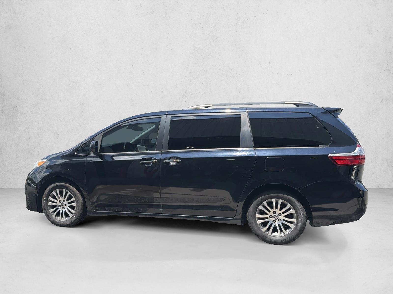 Thumbnail: 2018 Toyota Sienna - 2