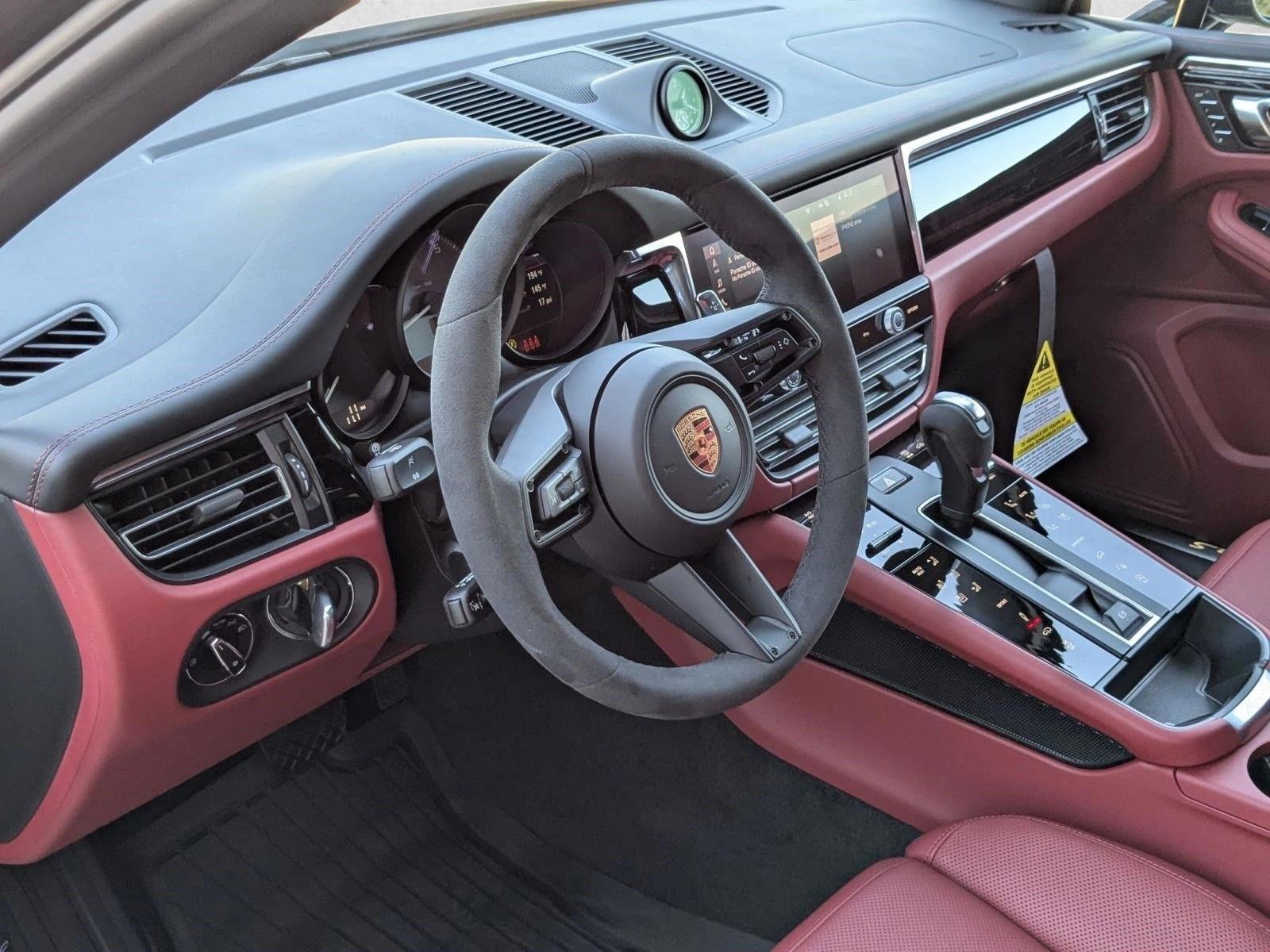 Thumbnail: 2026 Porsche Macan - 3