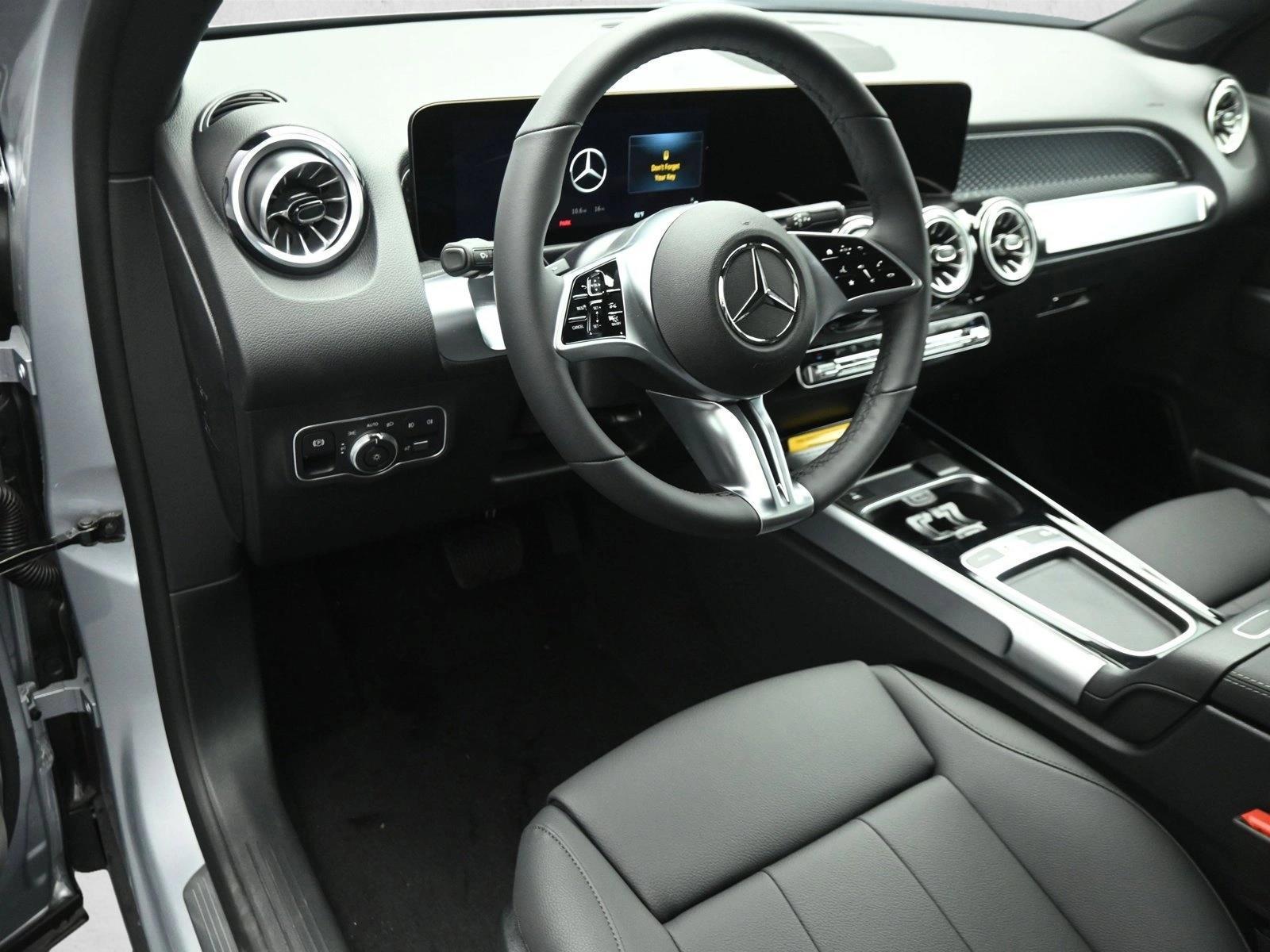 Thumbnail: 2026 Mercedes-Benz GLB - 3