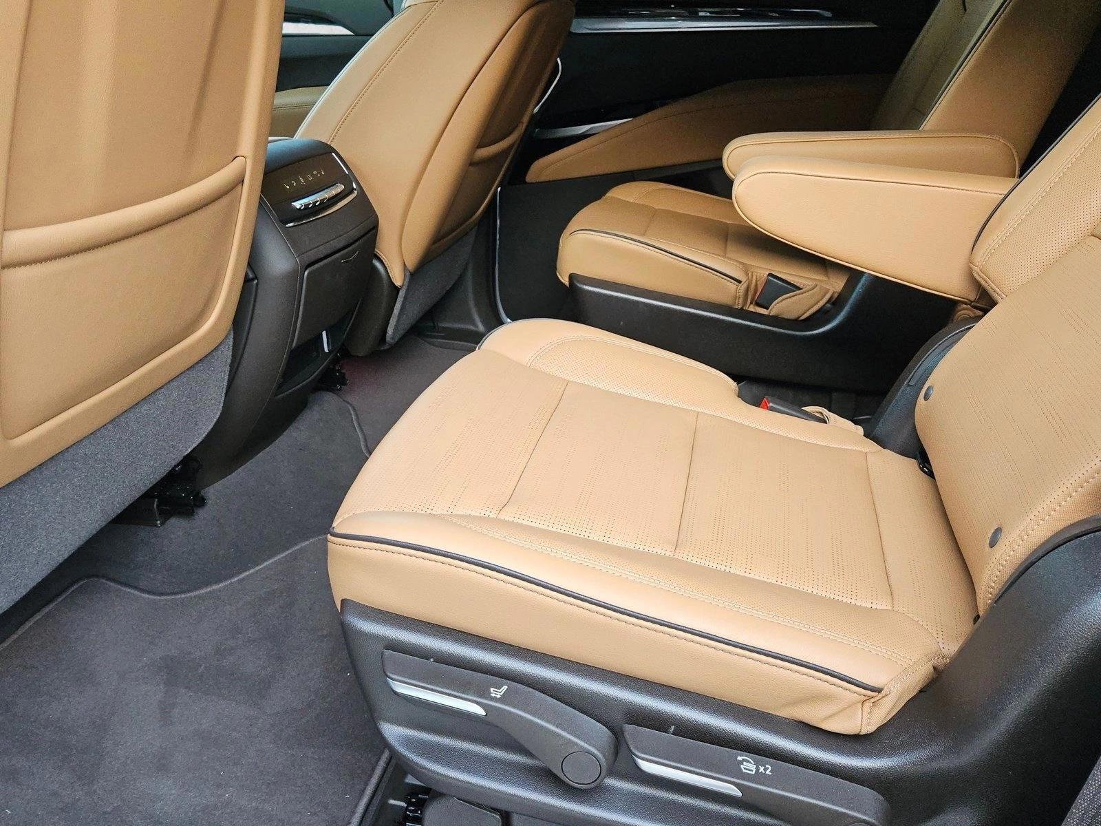 Thumbnail: 2025 Cadillac Escalade - 4