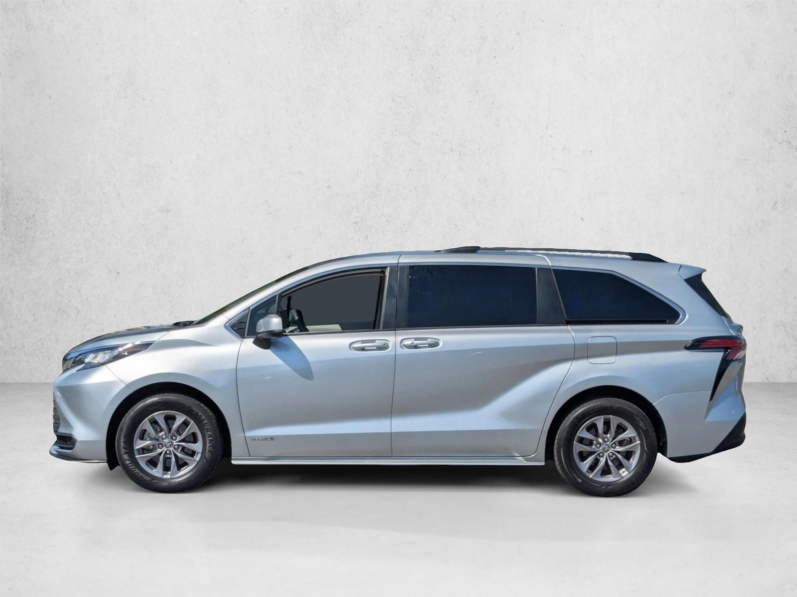 Thumbnail: 2021 Toyota Sienna - 2