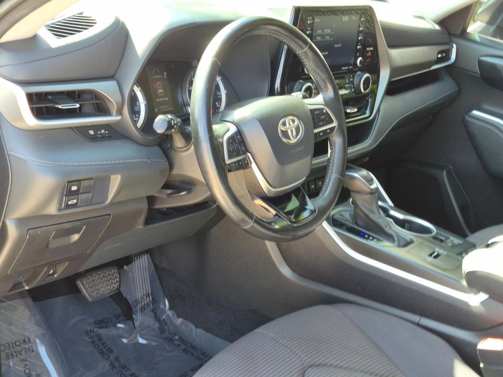 Thumbnail: 2021 Toyota Highlander - 3