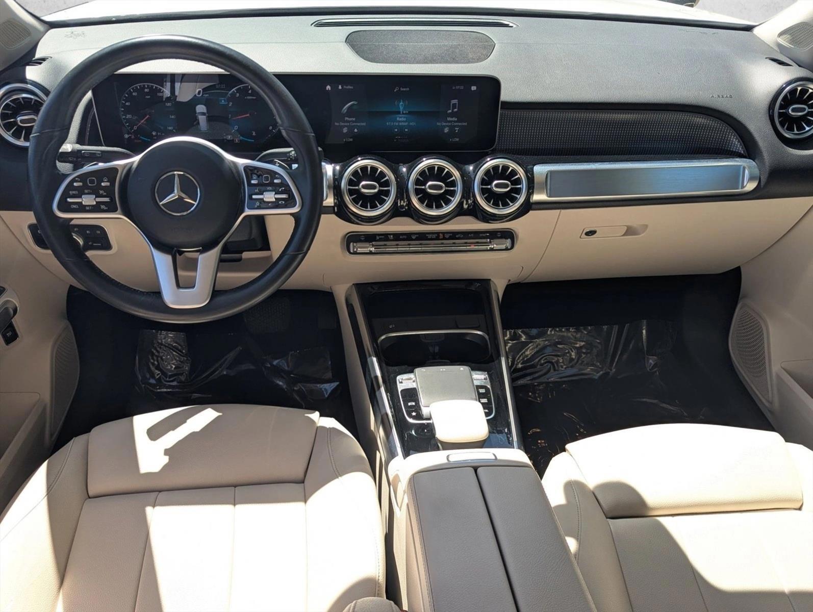 Thumbnail: 2020 Mercedes-Benz GLB - 3