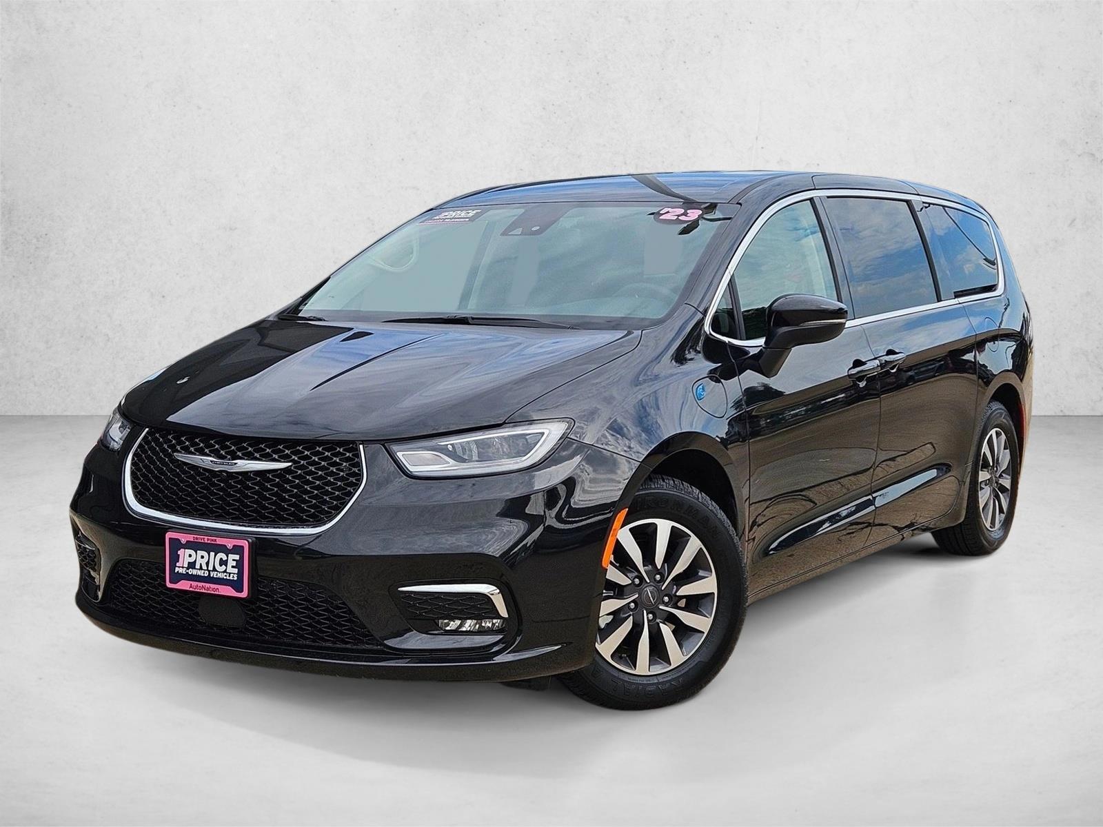 Thumbnail: 2023 Chrysler Pacifica - 1