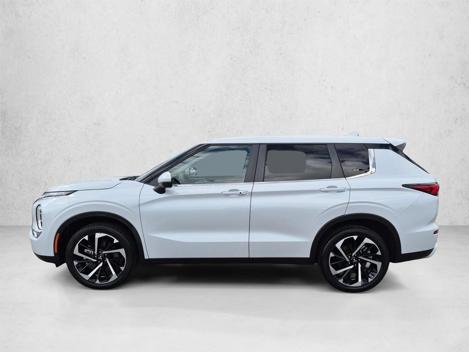 Thumbnail: 2024 Mitsubishi Outlander - 2