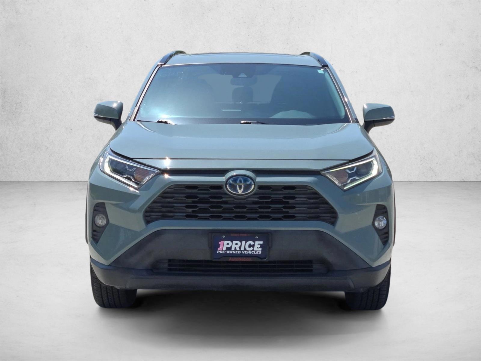 2020 Toyota RAV4 XLE - Photo 2