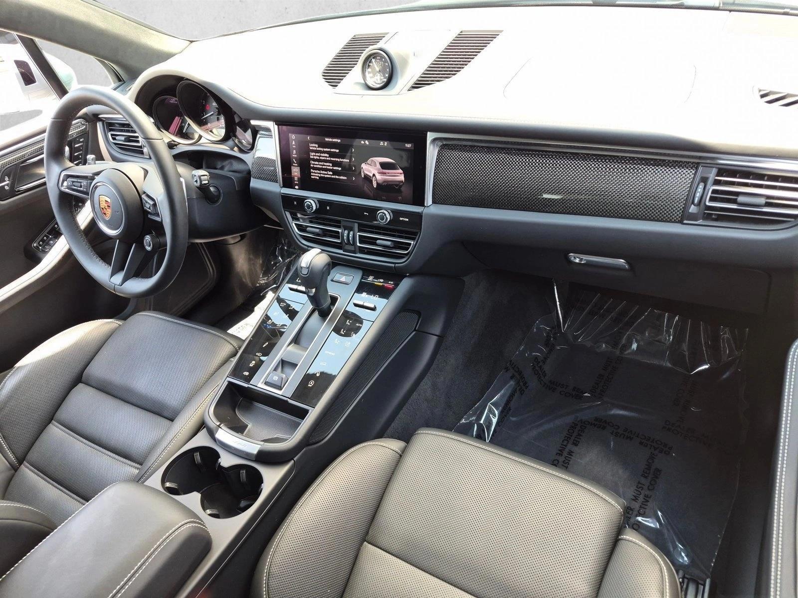 Thumbnail: 2026 Porsche Macan - 6