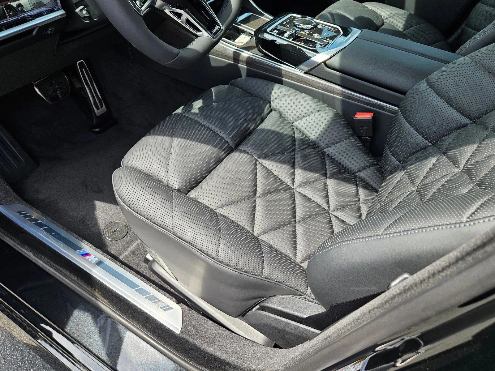 Thumbnail: 2026 BMW 7 Series - 4