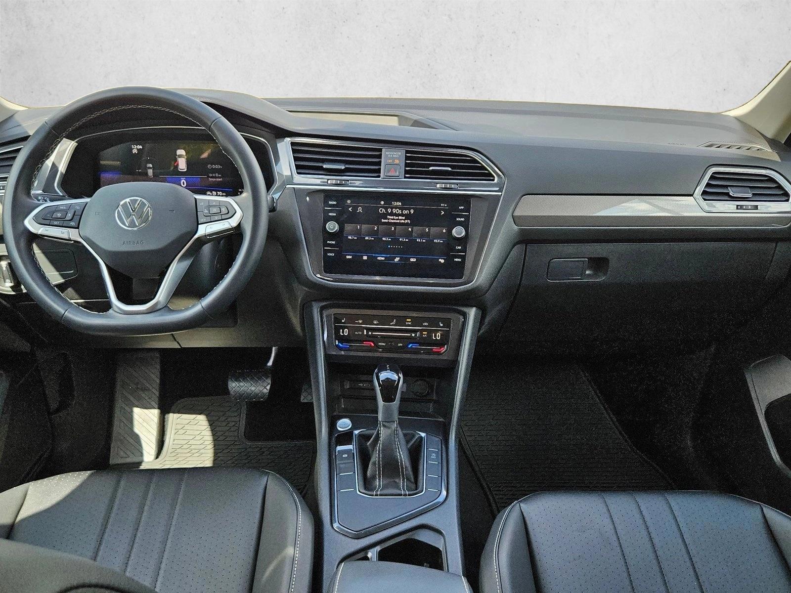Thumbnail: 2023 Volkswagen Tiguan - 3