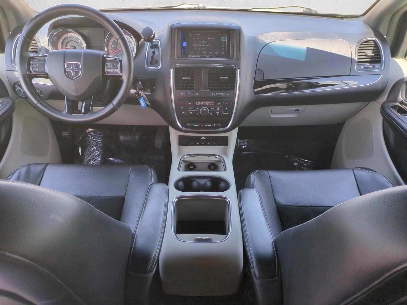 Thumbnail: 2014 Dodge Grand Caravan - 3