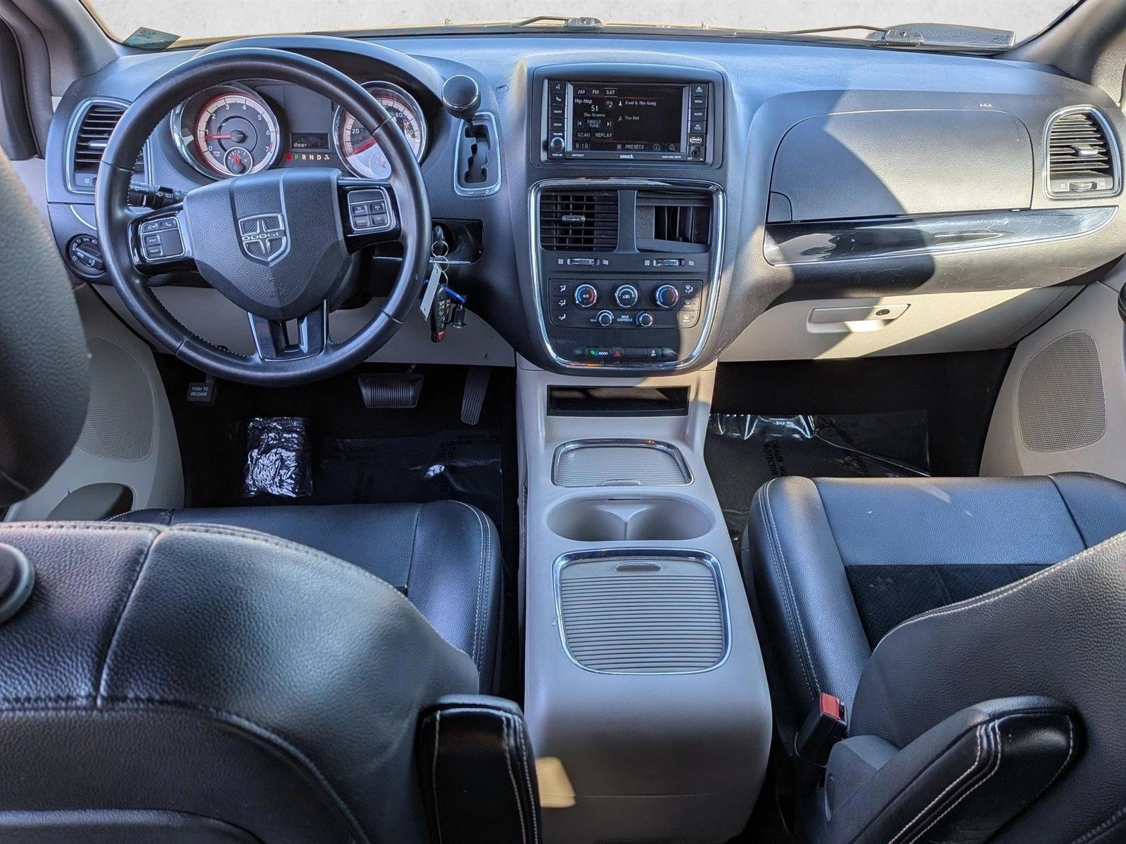 Thumbnail: 2018 Dodge Grand Caravan - 3