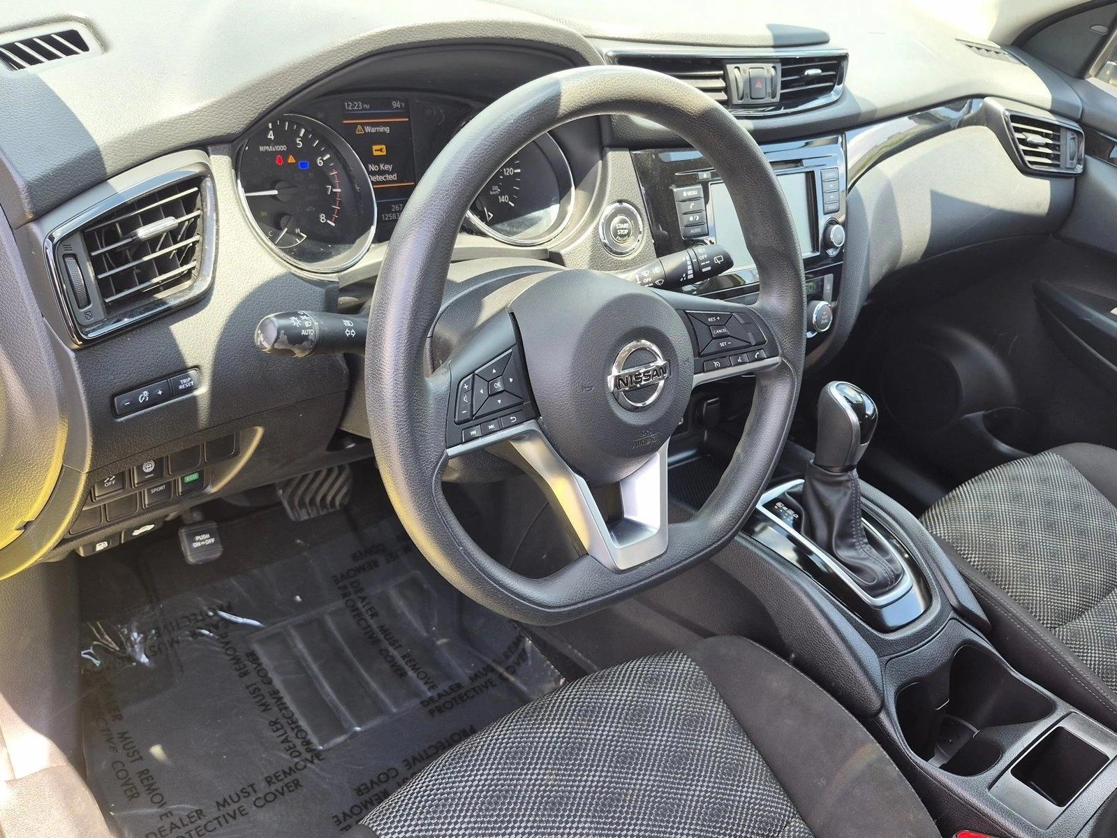 Thumbnail: 2020 Nissan Rogue Sport - 3
