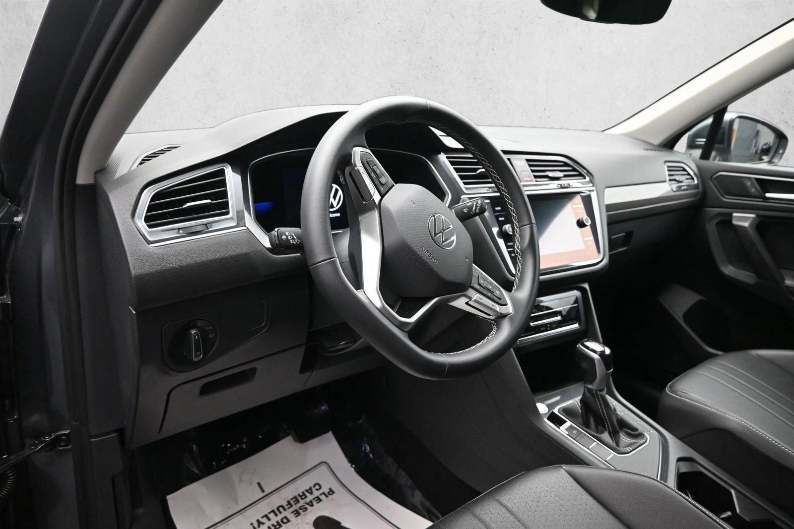 Thumbnail: 2022 Volkswagen Tiguan - 3