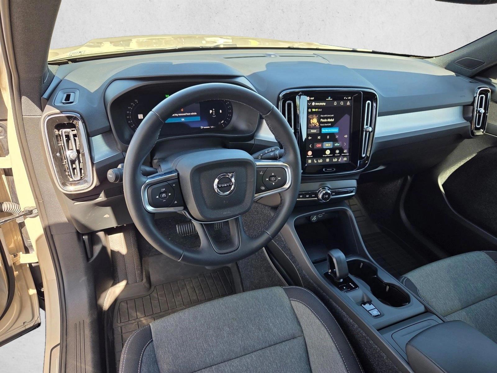 Thumbnail: 2026 Volvo XC40 - 3