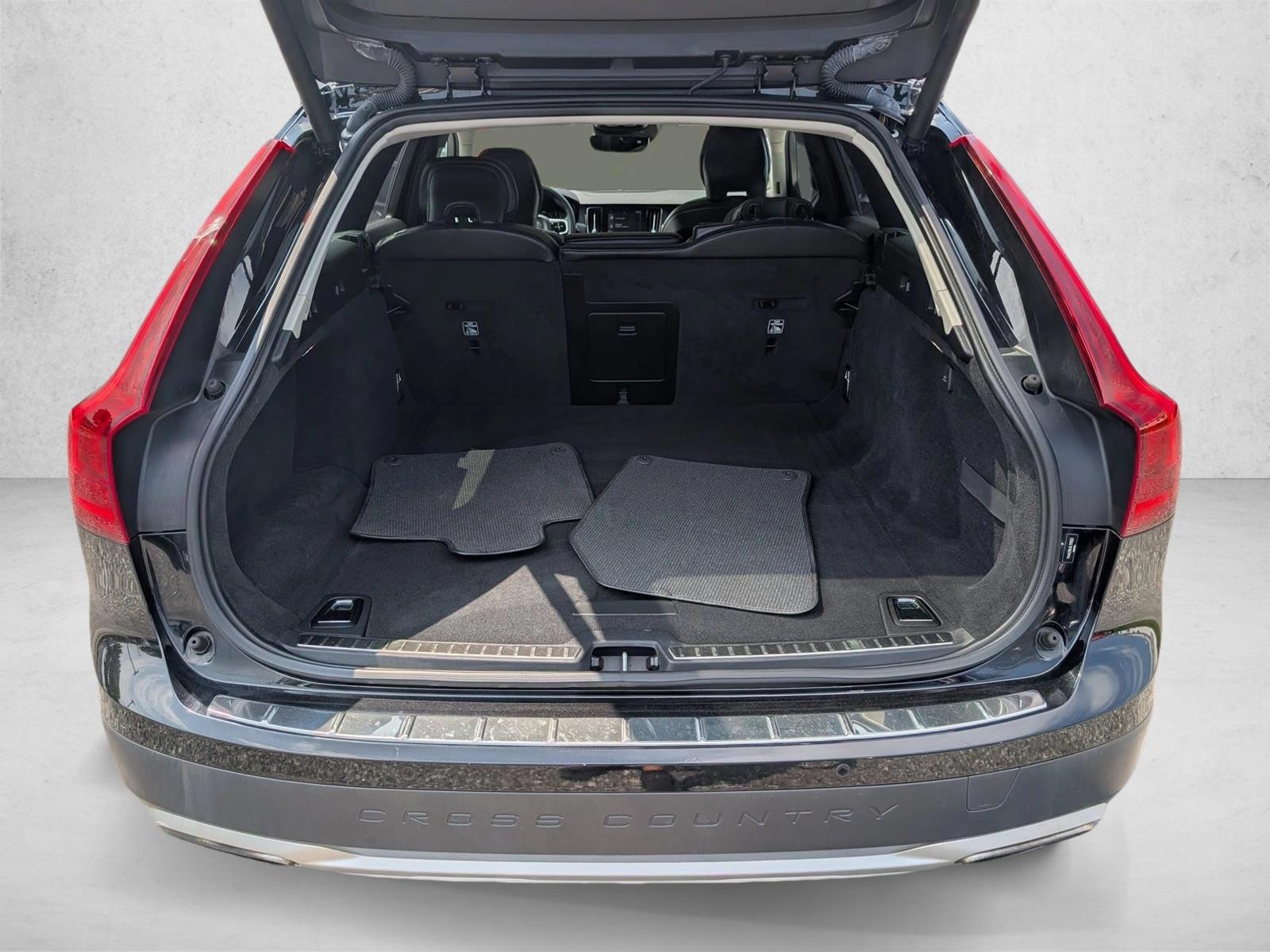 2020 Volvo V90 Cross Country