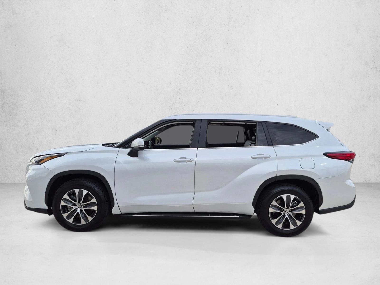 Thumbnail: 2023 Toyota Highlander - 2