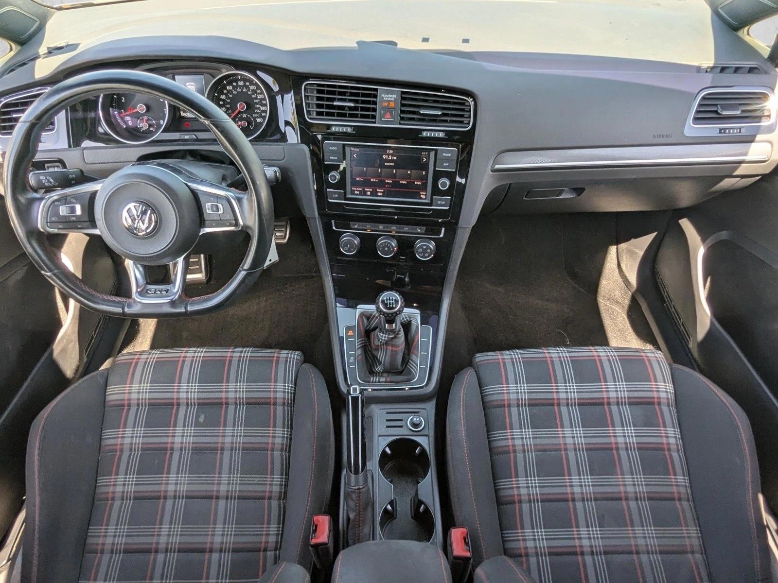 Thumbnail: 2018 Volkswagen Golf - 4