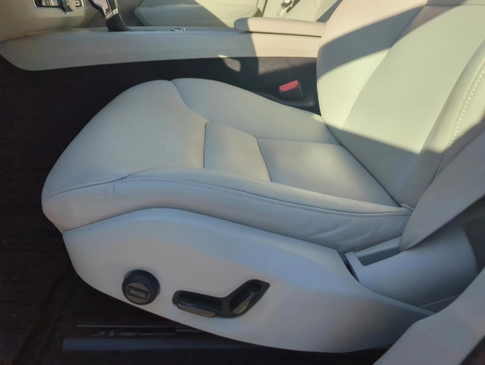 Thumbnail: 2020 Volvo XC60 - 3