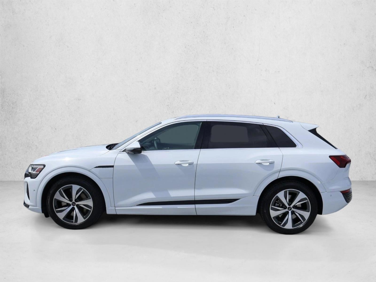 Thumbnail: 2024 Audi Q8 e-tron - 2