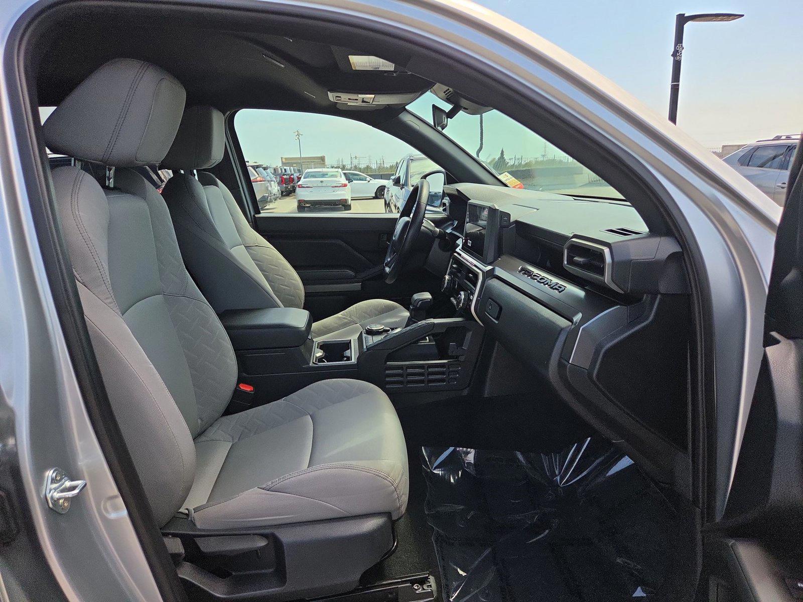 2025 Toyota Tacoma SR5 - Photo 19