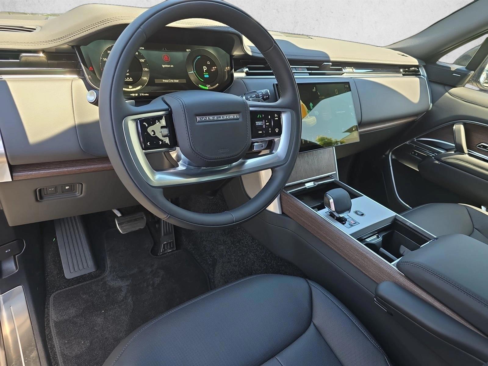 Thumbnail: 2025 Land Rover Range Rover - 4