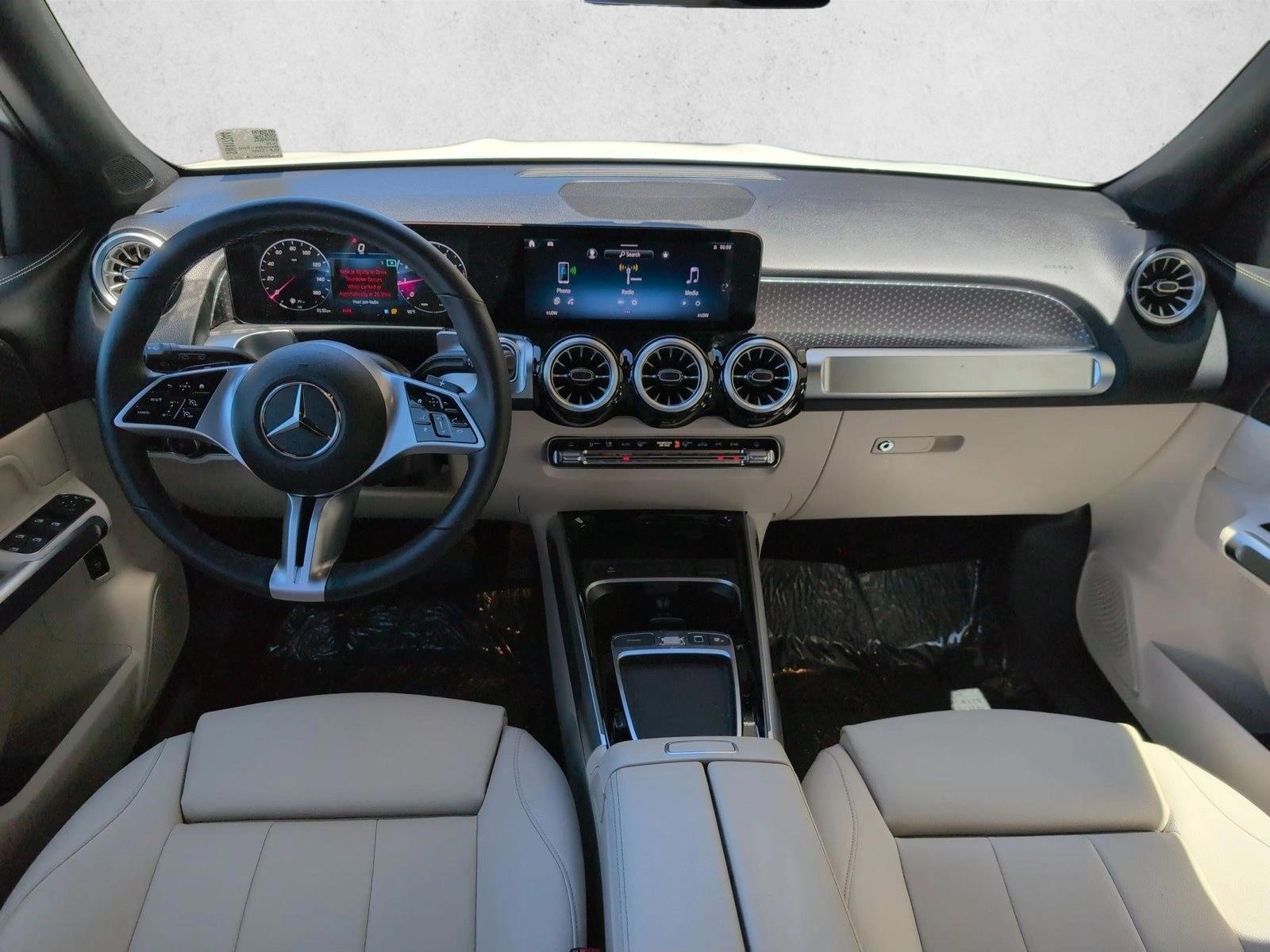 Thumbnail: 2025 Mercedes-Benz GLB - 4