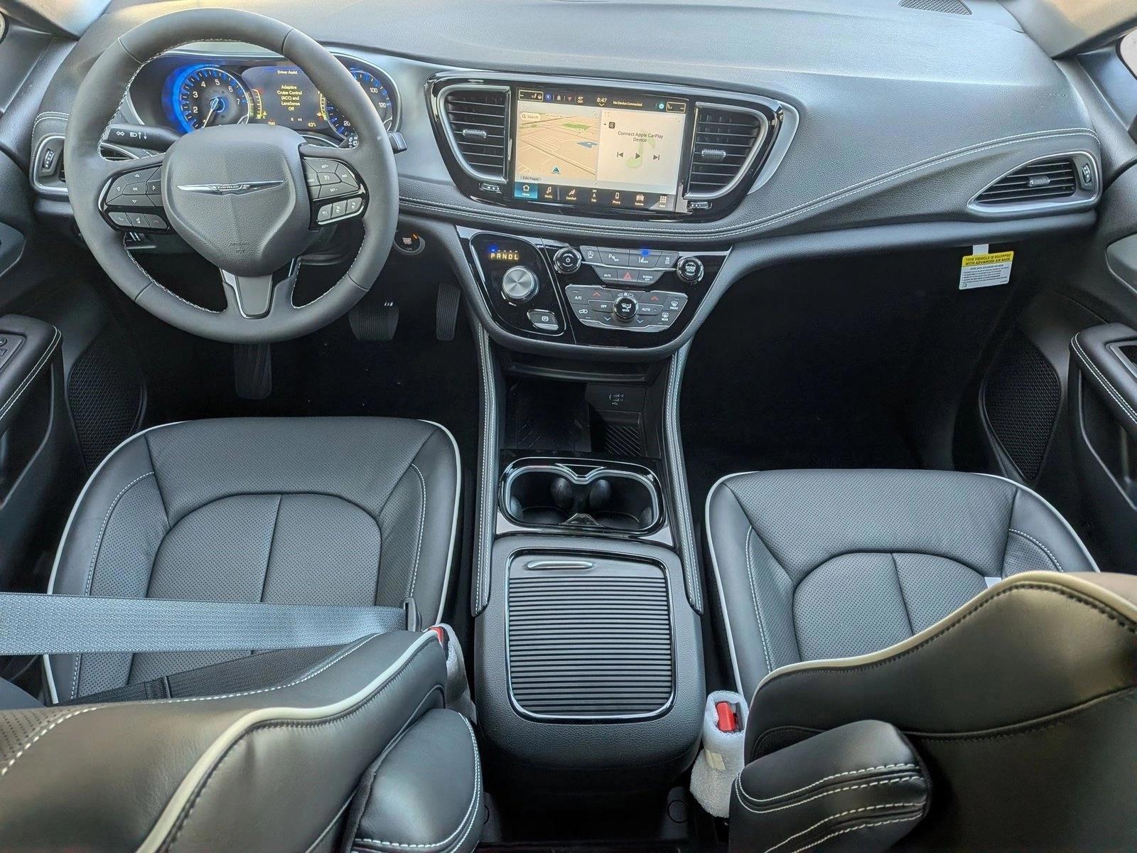 Thumbnail: 2026 Chrysler Pacifica - 4