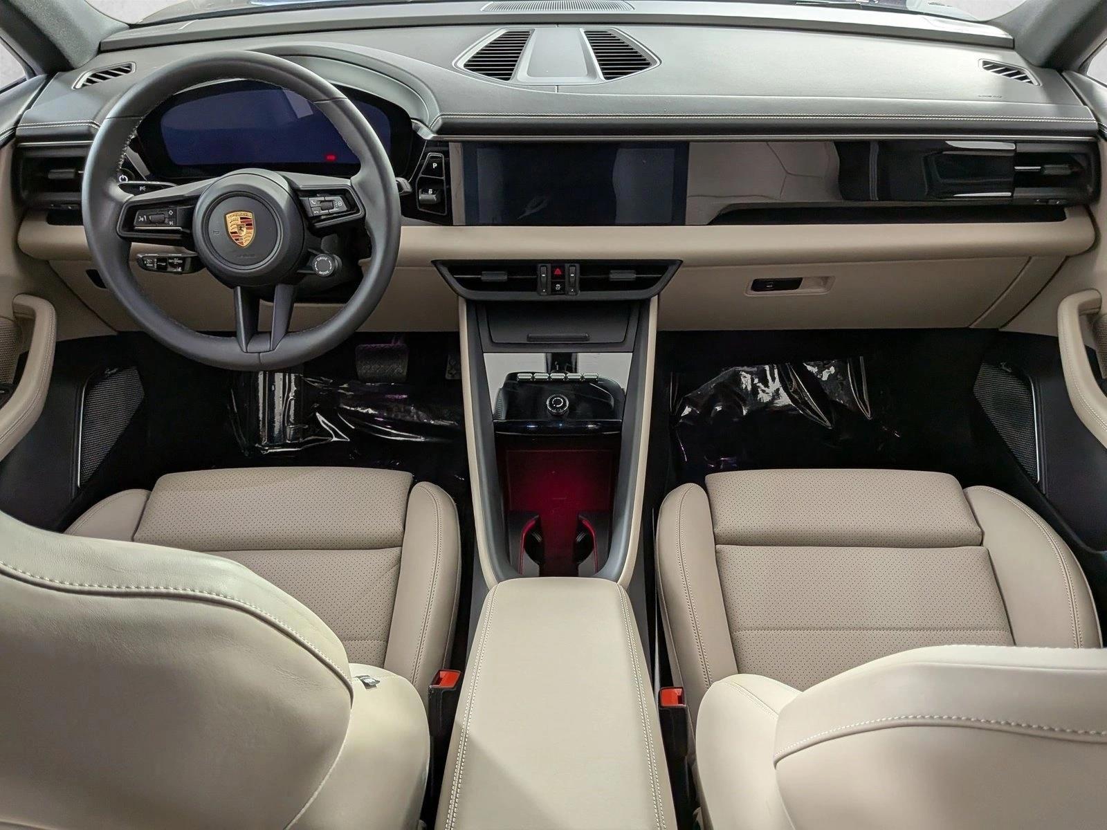 Thumbnail: 2025 Porsche Macan - 4