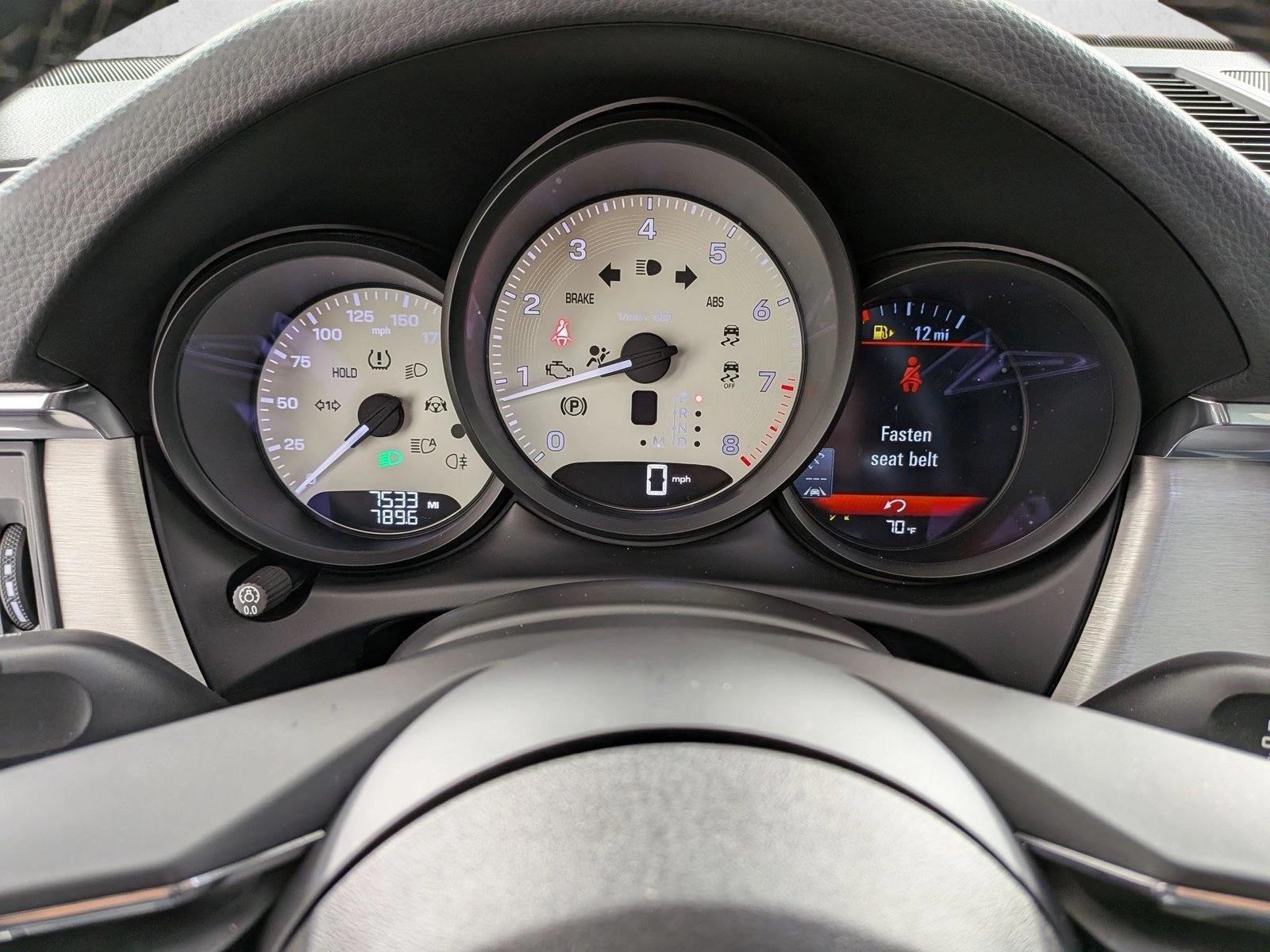 2025 Porsche Macan T - Photo 15