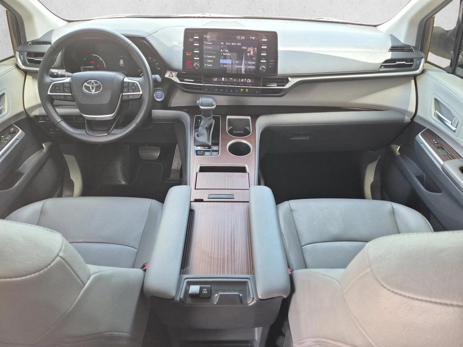 Thumbnail: 2024 Toyota Sienna - 3