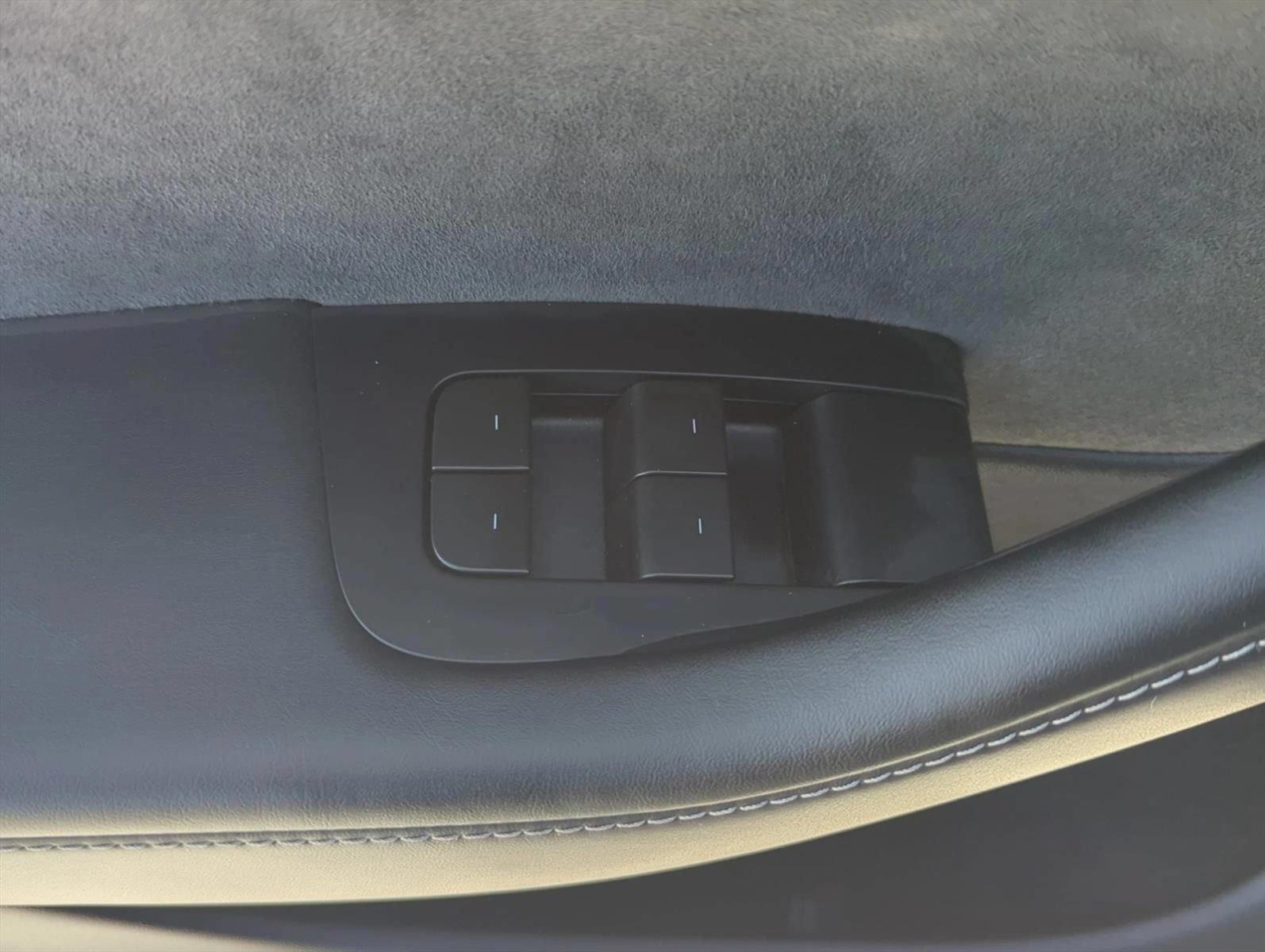 2023 Tesla Model Y Long Range - Photo 11