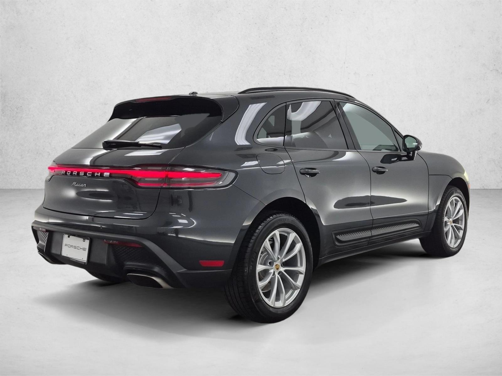 2026 Porsche Macan T - Photo 9