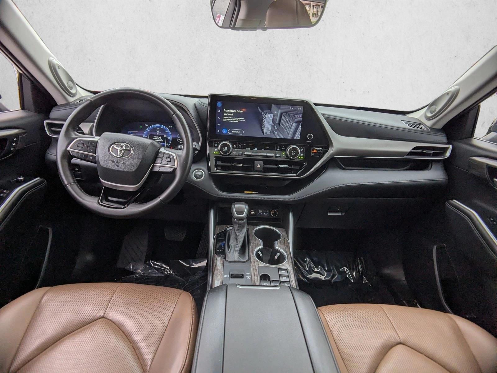 Thumbnail: 2025 Toyota Highlander - 4