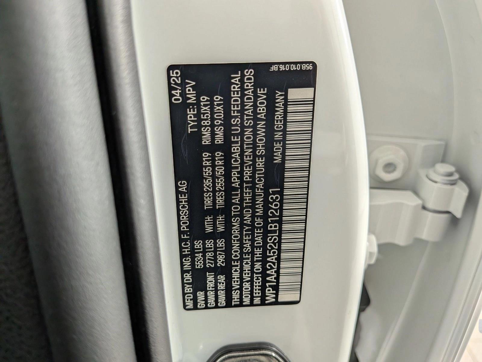 2025 Porsche Macan T - Photo 29