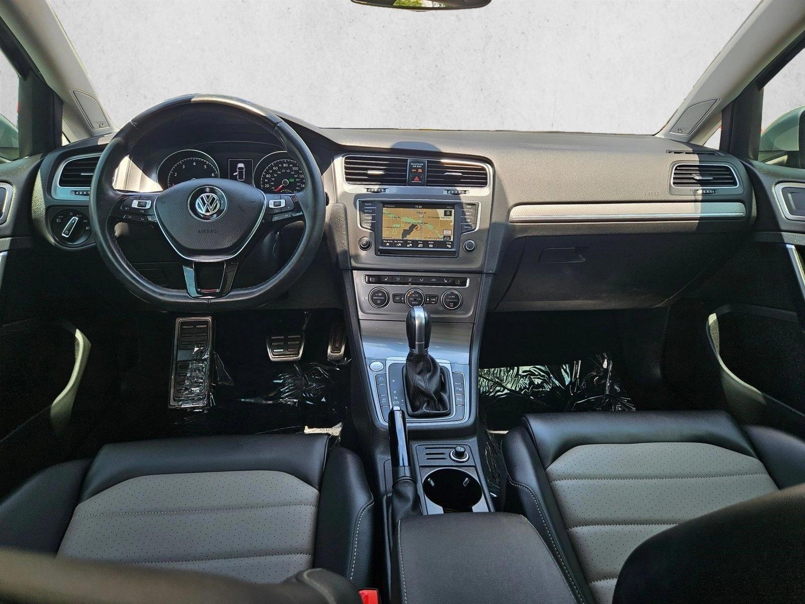 Thumbnail: 2017 Volkswagen Golf - 3