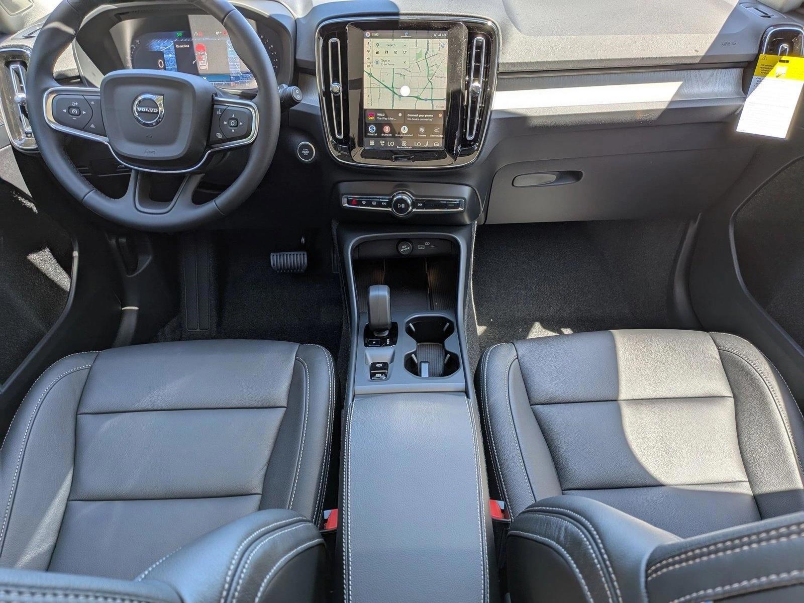 Thumbnail: 2026 Volvo XC40 - 3