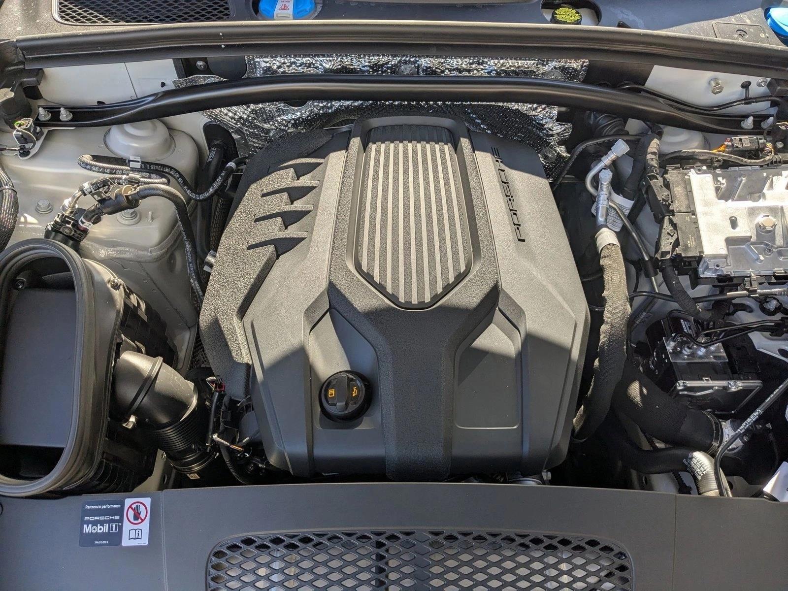 2026 Porsche Macan T - Photo 29