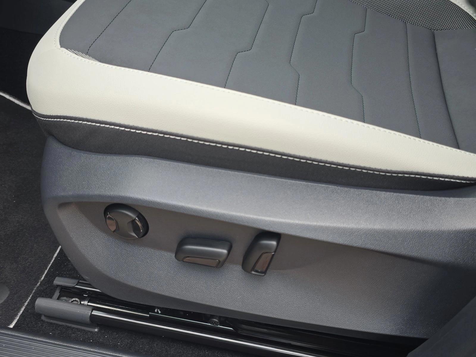 Thumbnail: 2026 Volkswagen Taos - 4