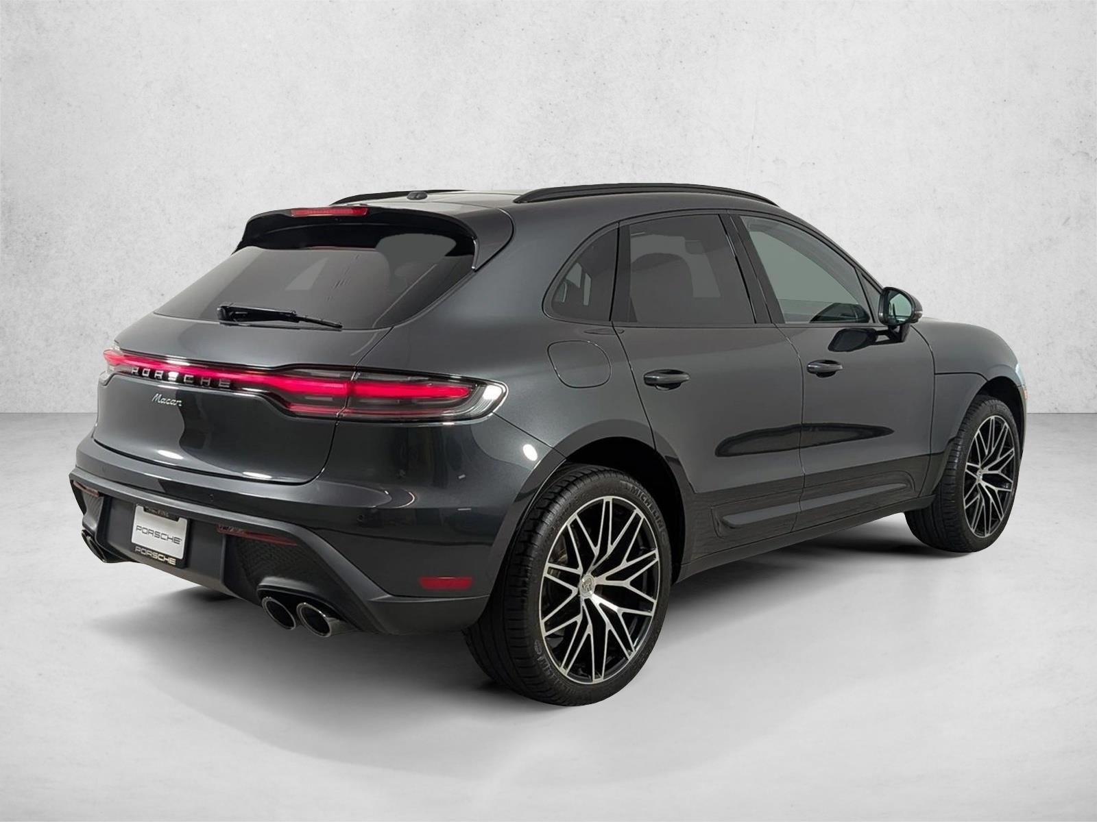 2026 Porsche Macan T - Photo 9