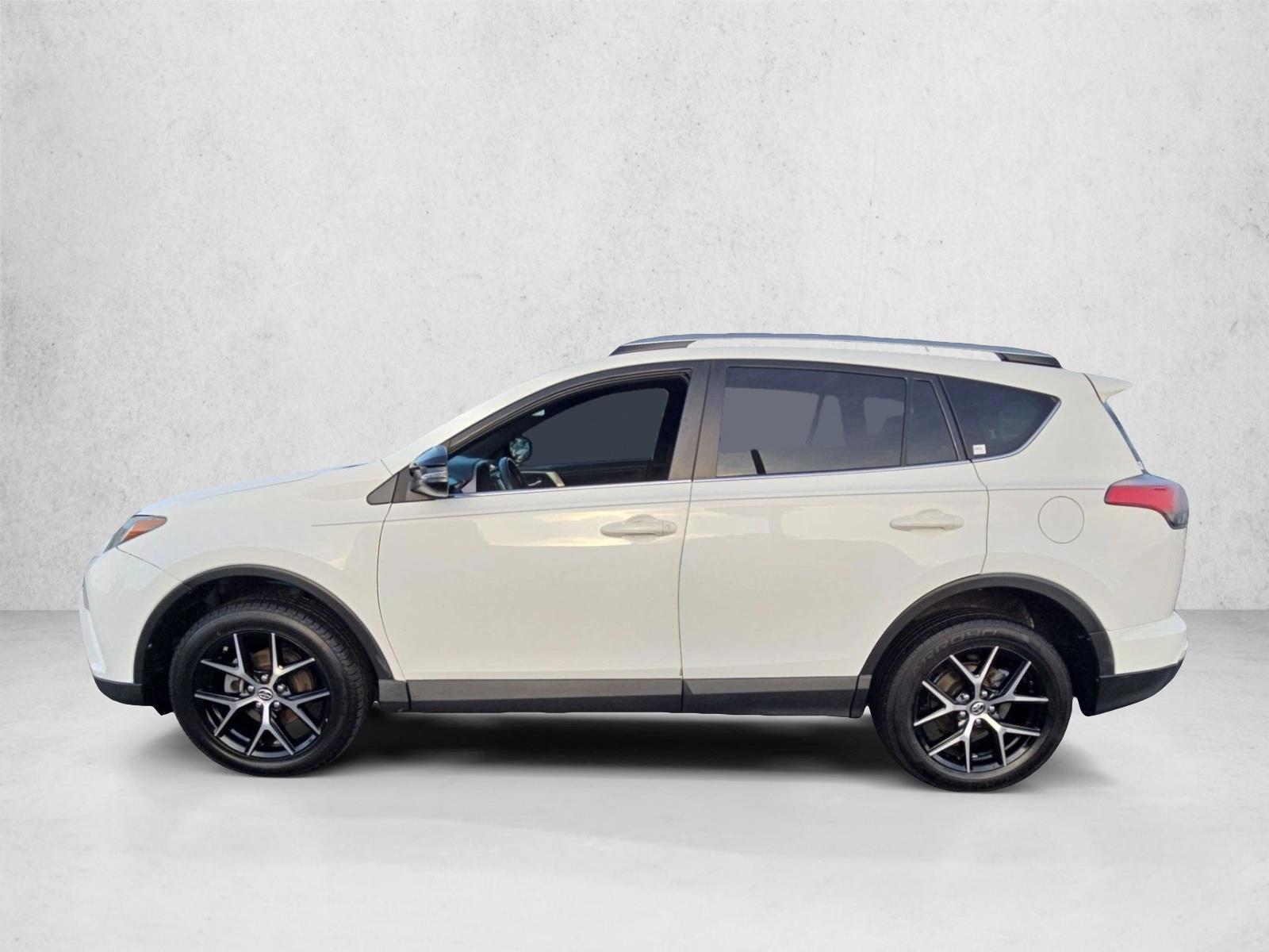 Thumbnail: 2016 Toyota RAV4 - 3