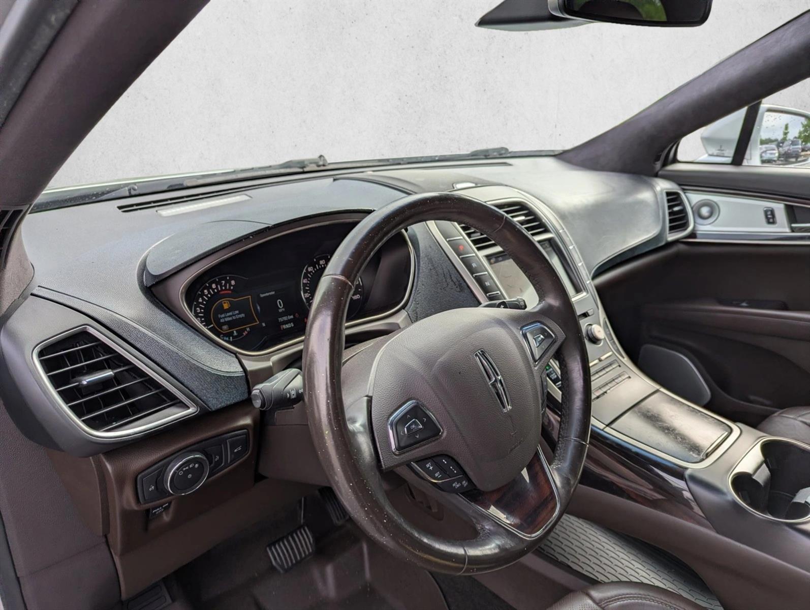 Thumbnail: 2017 Lincoln MKX - 3