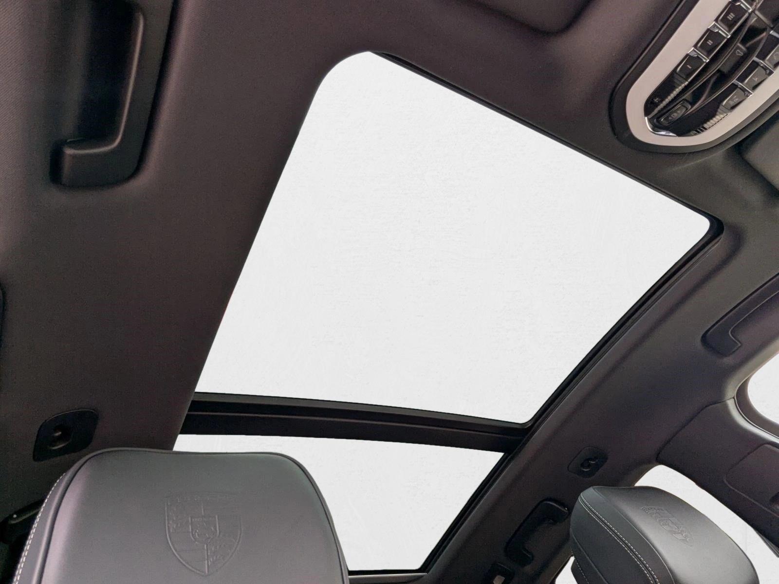 2026 Porsche Macan T - Photo 27