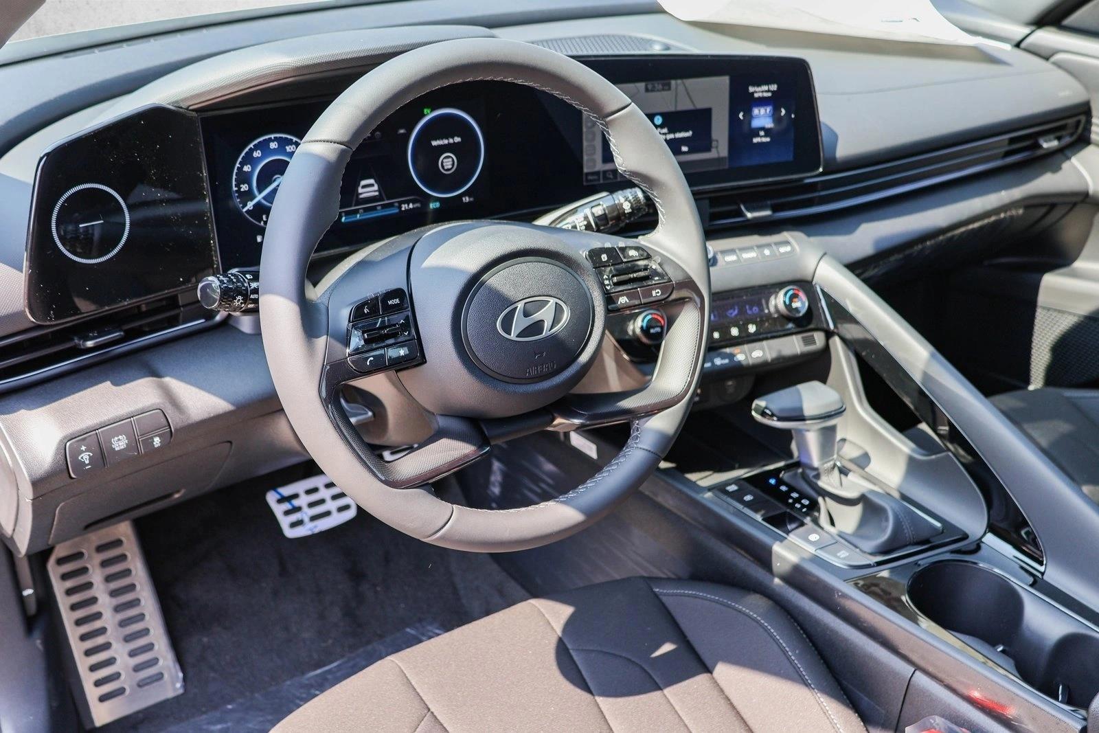 Thumbnail: 2025 Hyundai Elantra - 3