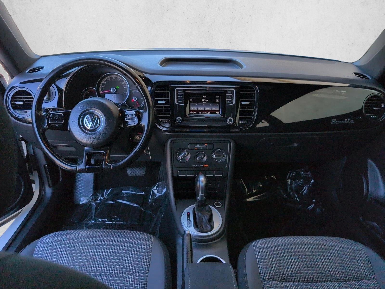 Thumbnail: 2017 Volkswagen Beetle - 4