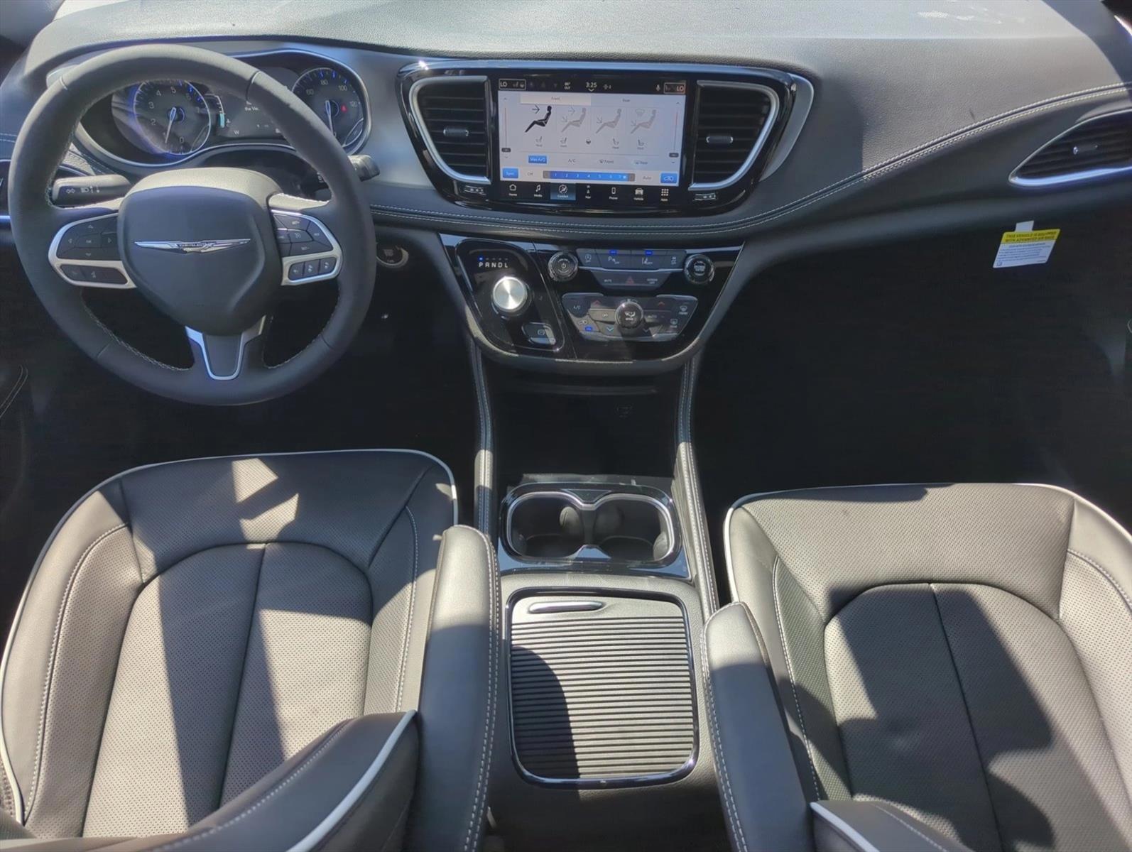 Thumbnail: 2026 Chrysler Pacifica - 3