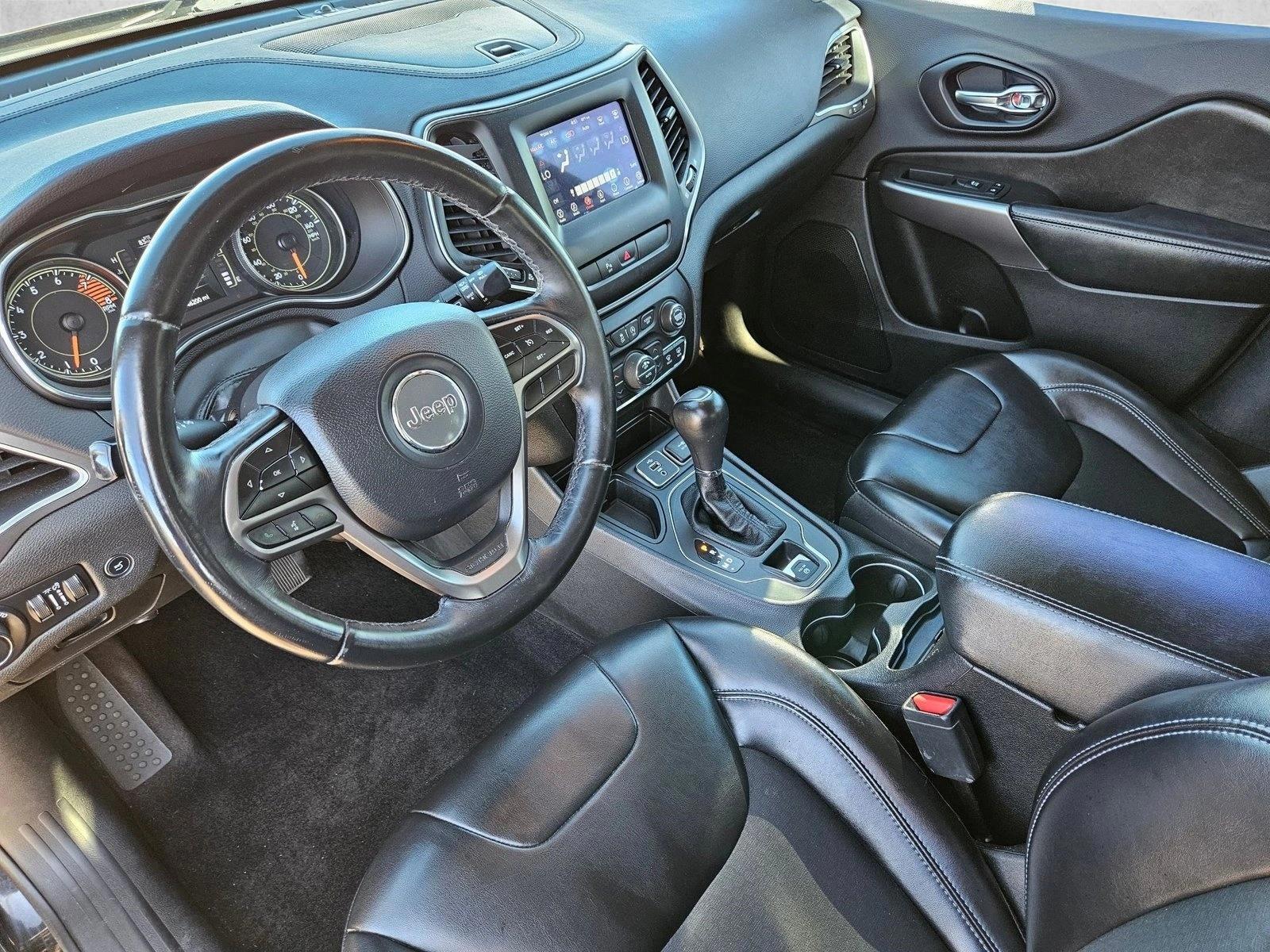 Thumbnail: 2019 Jeep Cherokee - 3
