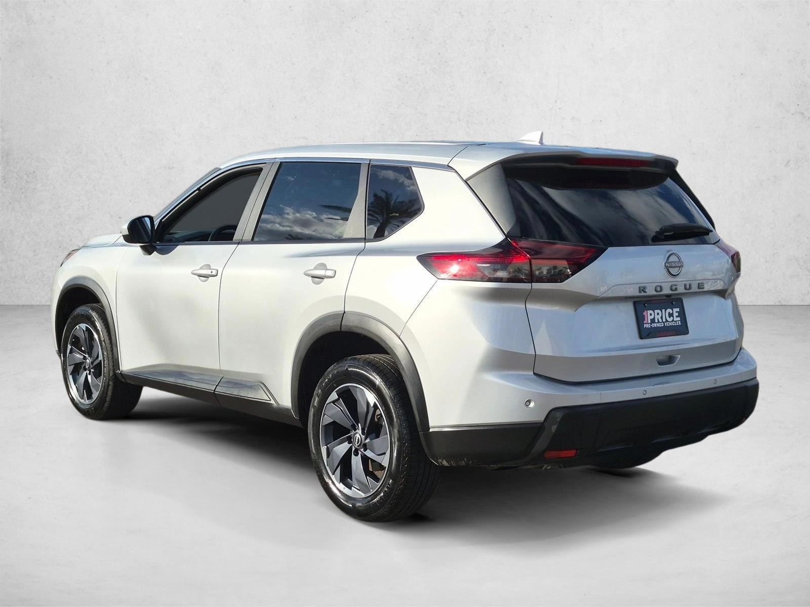 2025 Nissan Rogue SV - Photo 9